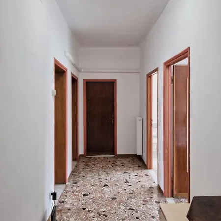 Cozy In With Free Parking Гостевой дом