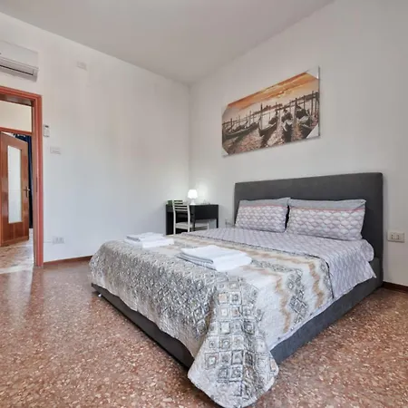 Cozy In With Free Parking Affittacamere Venezia
