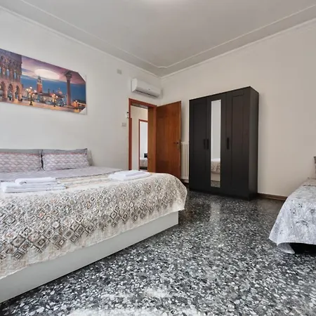 Πανσιόν Cozy In With Free Parking 3*
